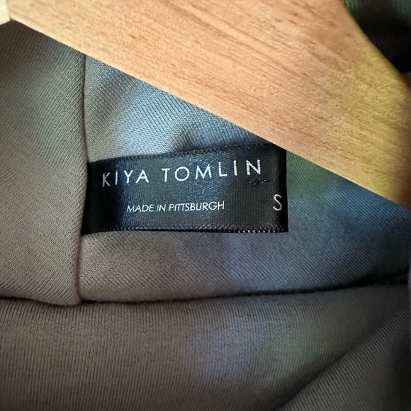 Kiya Tomlin Uptown Hoodie in Neutral Grey - Picture 4 of 9